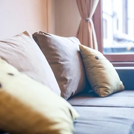 Host2u Slope-side By The Gondola