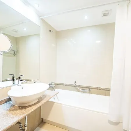 Host2u Slope-side By The Gondola Appartement