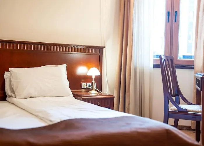 Host2u Slope-side By The Gondola