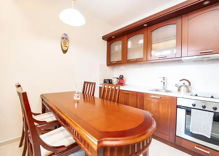 Host2u Slope-side By The Gondola *